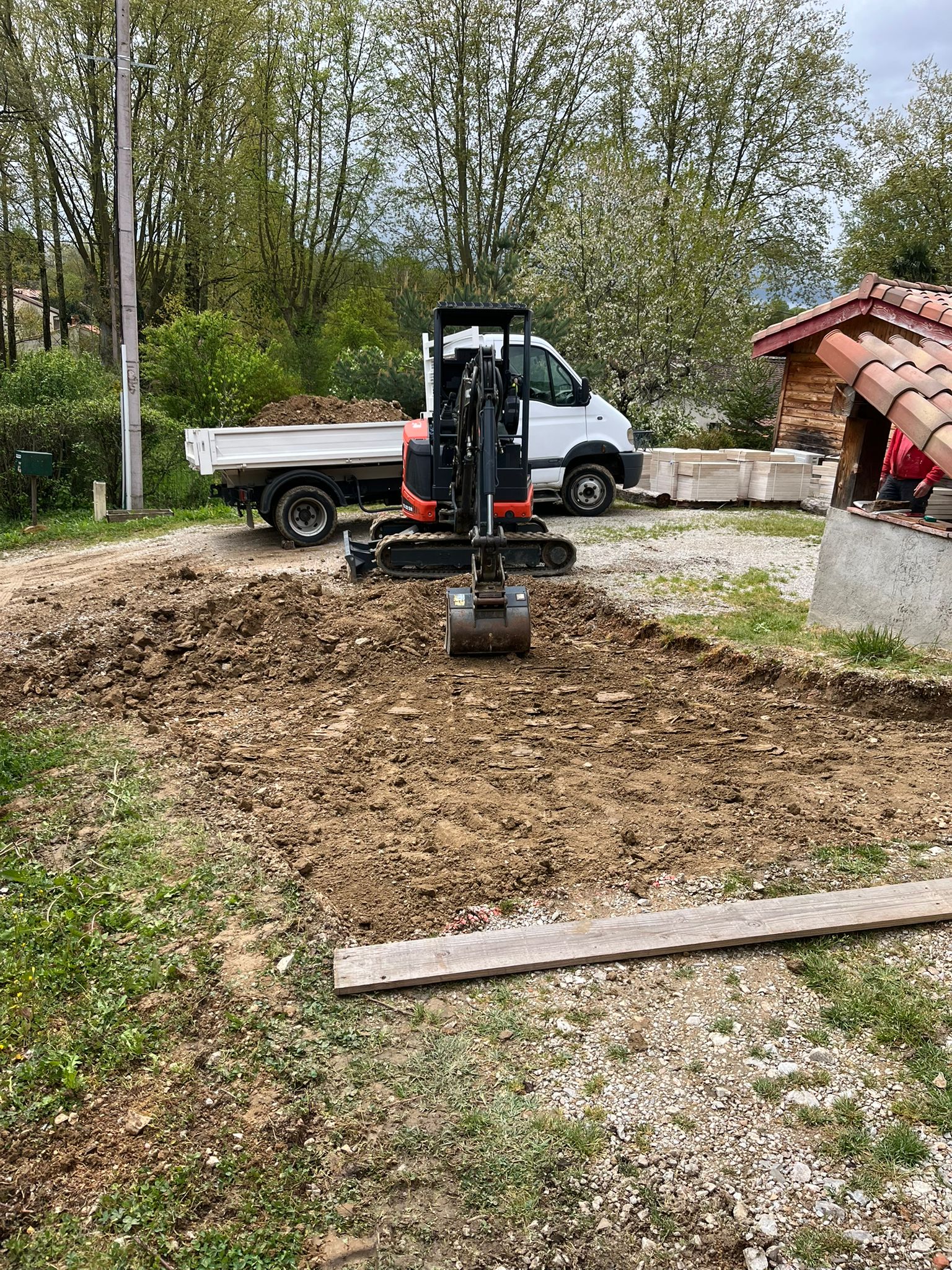 Terrain décaissé et nivelé, prêt pour la dalle béton